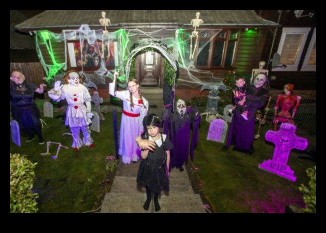 Home Haunt מסורת מפחידה לליל כל הקדושים 5 ליל כל הקדושים רדיפה בבית: מלאכת עשה זאת בעצמך לעיצוב מעקצץ בעמוד השדרה