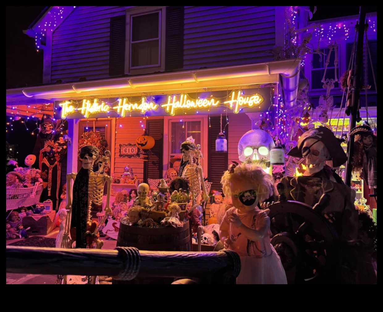 Home Haunt מסורת מפחידה לליל כל הקדושים 2 ליל כל הקדושים רדיפה בבית: מלאכת עשה זאת בעצמך לעיצוב מעקצץ בעמוד השדרה