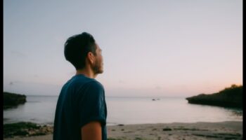 להעיר את ההווה: לאמץ את כוחה של מיינדפולנס בחיי היומיום